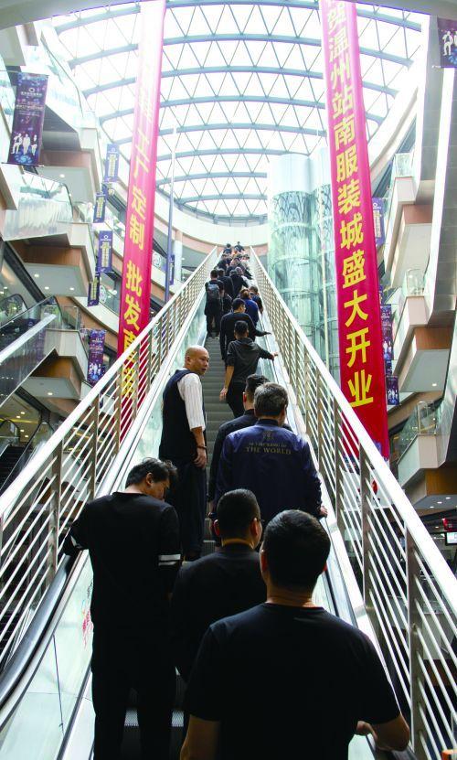 服装城新篇章 四层五层经营户正式开张营业